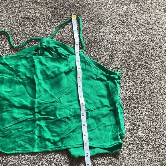 Zara Cropped flowy green satin tank top with open back - Picture 10 of 10